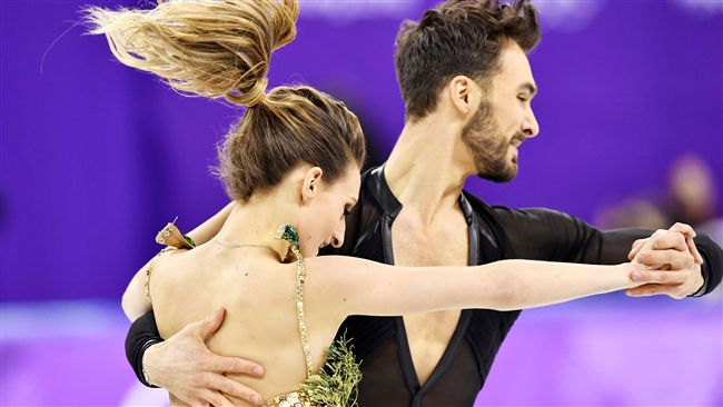 短曲不慎走光　法國冰舞組合今日奪銀