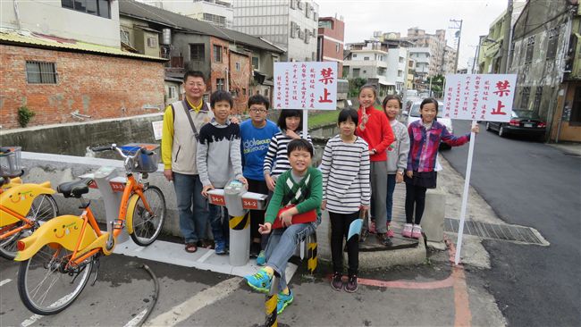 小小巡守隊　守護淨溪令人寡目相看