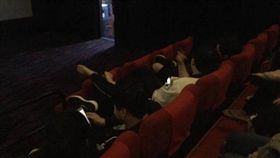 電影,影廳,影城,光腳,赤腳,鹹魚,坐位,公德心,沒水準
（圖／翻攝自爆料公社）
