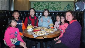 鄭家純,雞排妹,紅心字會,圍爐,弱勢兒童,圖／紅心字會提供