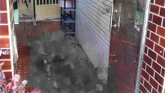 老王怒妻外遇找「小王」　持刀怒砍殺