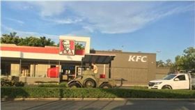 澳洲,昆士蘭,得來速,裝甲車,Michelle Skelton Fay,Daimler Ferret Mk 2,戰車,坦克　圖／翻攝自臉書