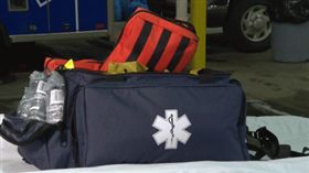 美國,槍案,American Medical Response,應急包,救援,急救　圖／翻攝自cbslocal