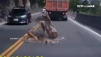 收假北返走蘇花　駕駛險遭巨石擊中