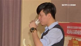 喝豆漿、吃香蕉、早餐