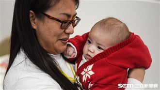 寶寶防腸病毒　這期間母湯親抱啊～