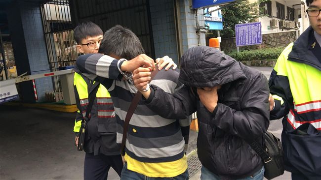 老闆聯手夥計竊車買毒　卻敗在拖鞋上