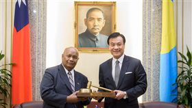 蘇嘉全的議長外交！議事槌成「伴手禮」　外賓看了超驚喜
圖／翻攝自立法院