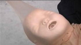 滿週歲家人絲襪套頭惡整 男嬰哭慘