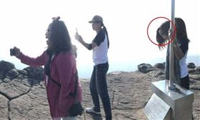 大白天多出一顆頭？泰國女拍到靈異照（圖／翻攝網路）