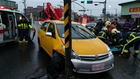 新北市,三芝,淡金路,中興街,車禍,自撞,計程車,運將,命危