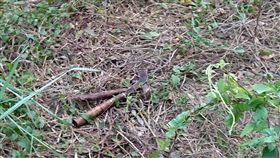 疑土地糾紛！男女陳屍路邊　留有鐵槌、鐮刀（圖／翻攝畫面）