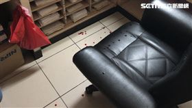 章男因生殖器破皮前往診所看病，未料竟引起併發症，全身皮膚紅腫疼痛，回頭找陳姓醫師理論，對方承諾帶他治療，沒想到卻食言，章男便拿刀朝陳醫師猛刺，造成對方頭、手受傷，章男前往派出所自首（翻攝畫面）