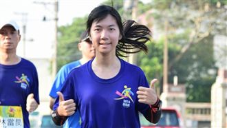 通緝犯遇盤查落跑　馬拉松女警輕鬆擒