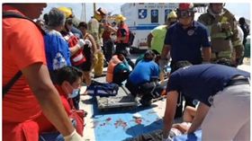 墨西哥一艘渡輪突然爆炸造成25名遊客受傷（圖／翻攝自新浪新聞）
