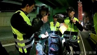 超囧快遞　遇警臨檢露餡被搜出毒品