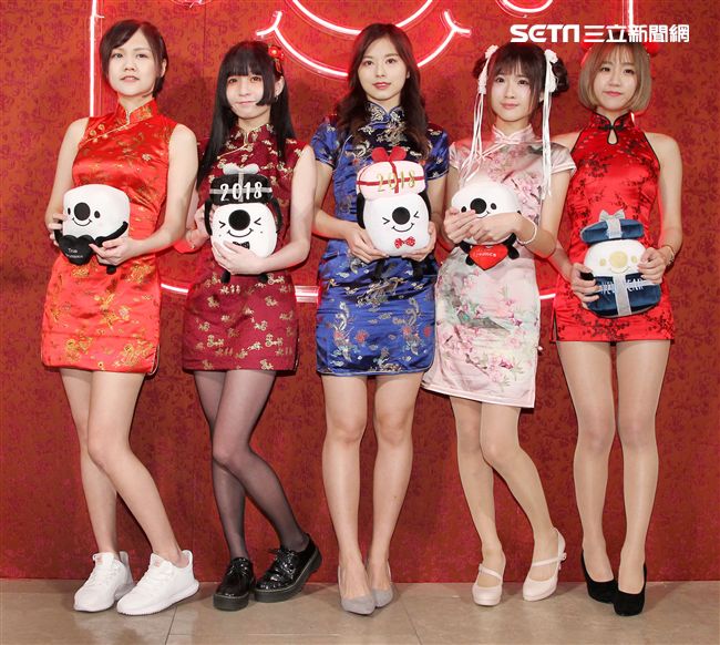 17 Media才藝主播阮靖貽-阮糖、凱伊、陳苡瑄(輔大周子瑜)、江佑真-千本、許瑜。（記者邱榮吉/攝影）