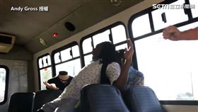 美魔術師Andy Gross街頭施展「斷頭術」