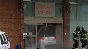 男載汽油衝撞醫院自焚　不排除是恐攻 圖／翻攝自WTNH.COM