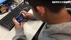 男生,打遊戲,手遊,低頭族