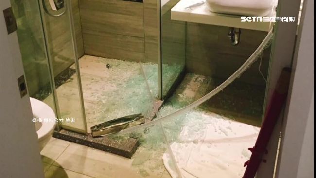 玻璃門爆裂害割傷　旅客控遭業者打發