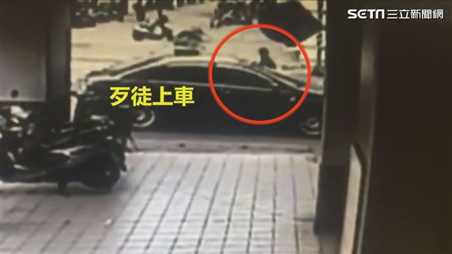 關鍵17秒！母才進超商⋯嫌上車開走