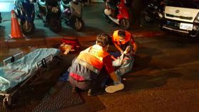 傷者全身刀傷，被送往馬偕醫院急救 台北市，民生東路，酒店，李冠臻，詹，黃，少年，西瓜刀，殺人，許男，死者。翻攝畫面