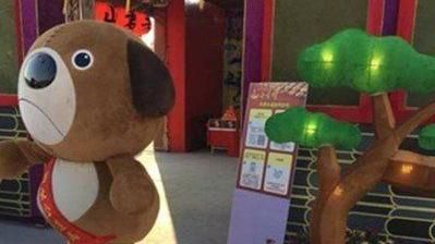 穿偶裝辛苦工作　卻遭屁孩譏：智能不