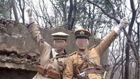 南京抗戰遺址穿日本軍裝　2陸男被捕（圖／翻攝自猫扑微博）
http://s.weibo.com/weibo/%E5%8D%97%E4%BA%AC%E6%8A%97%E6%88%B0%E9%81%BA%E5%9D%80%E7%A9%BF%E6%97%A5%E6%9C%AC%E8%BB%8D%E8%A3%9D?sudaref=tw.weibo.com&display=0&retcode=6102