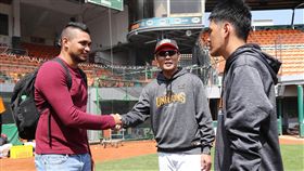 黃甘霖與馬丁尼茲。（圖／統一獅提供）