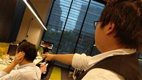 職場霸凌情況是常態還是特例？上班族面對不合理的職權欺壓時，是加倍奉還？還是默默吞下？ 　　