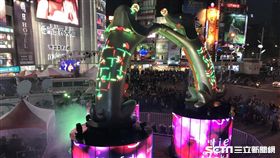 台北燈節主燈「幸福魔力狗」。（圖／記者簡佑庭攝）