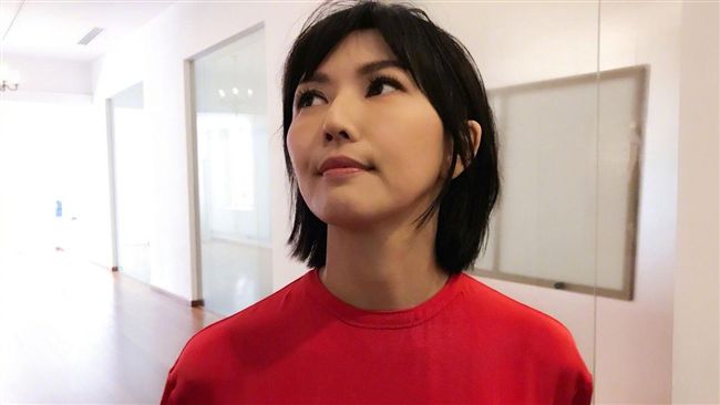 兒子爬雕像挨轟！孫燕姿道歉被讚爆