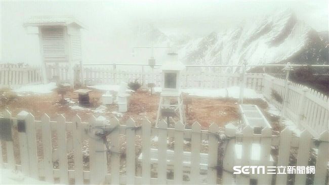 玉山降雪0.7公分！合歡山也下冰霰
