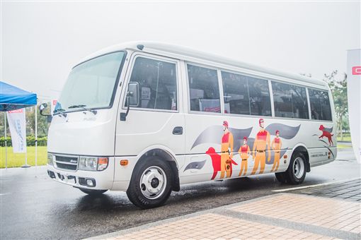 台灣戴姆勒亞洲商車(DTAT)捐贈總值超過400萬Rosa巴士及Canter卡車協助消防署投入防救災工作