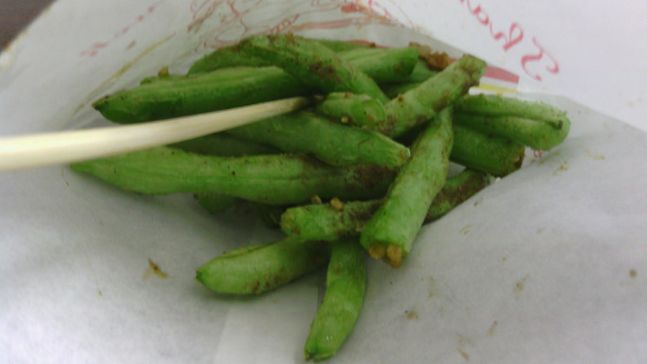 營養師吳念提醒,四季豆、香菇、青椒等蔬菜經過油炸後容易大量吸油,熱量也高,不僅無法補充膳食纖維,更容易吃下過多油脂。(圖/資料照)
