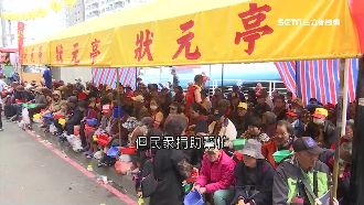坐狀元亭第一排　街友兩天入袋1萬5