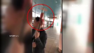 男帶長槍搭捷運遭攔　竟狂嗆站務人員