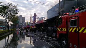 台中烏日汽車材料工廠清晨大火　圖／翻攝畫面