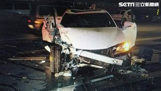 趕赴醫搶快　休旅車遭攔腰撞當場翻覆