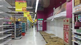 衛生紙喊漲　各賣場貨架都空了！網友嚇傻：世界末日？
圖／翻攝自新竹爆料公社臉書