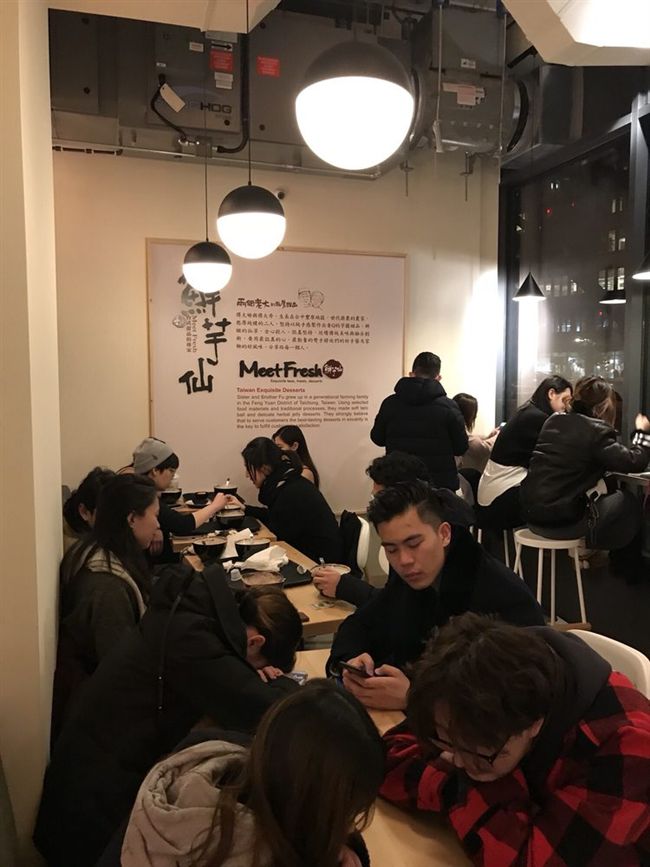鮮芋仙全球超過800間門市,紐約分店開幕時擠滿排隊嘗鮮人潮。(資料照)