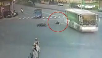 疑未保持車距　7旬婦騎車遭公車輾斃