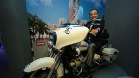 能比他「狂」？大鵬部長的100分穿搭美學 馮世寬 圖/軍聞社