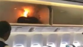 大陸,南方航空,官方,微博,航班,班機,起火,行李架,行動電源
https://www.weibo.com/1618051664/G4KGOnYg3?refer_flag=1001030103_&type=comment