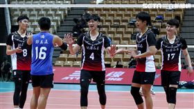 ▲陳政錡（中）被教練和隊長認定為隊中進步最多的選手。（圖／記者蔡宜瑾攝影）