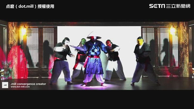 帥到吃手！光雕投影結合舞蹈表演帥炸