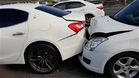 瑪莎拉蒂,法拉利,鈴木,國道,連環車禍,追撞,推撞,SUZUKI,台灣新聞記者聯盟資訊平台 圖／翻攝自台灣新聞記者聯盟資訊平台臉書