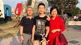 崔佩儀一家過年沒在家過年避免睹物思人。（圖／翻攝自崔佩儀臉書）