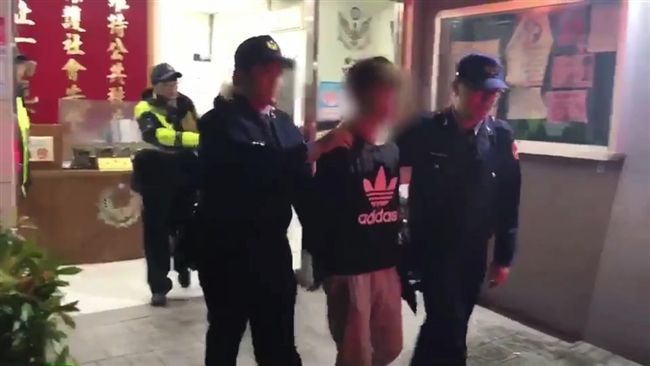 毒鴛鴦拒檢逃逸　警連開3槍逮人